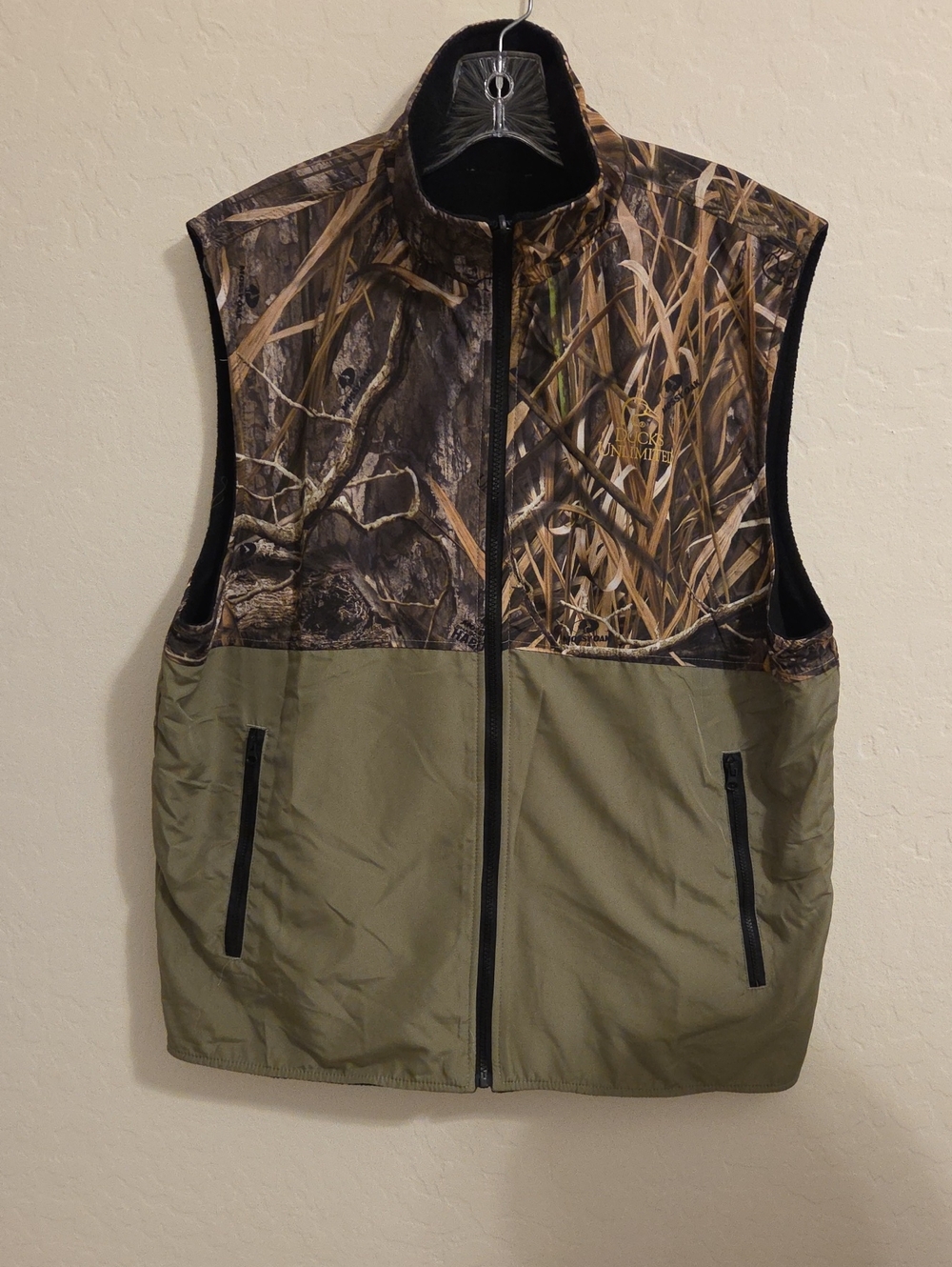 Realtree Camo & Olive Green Men's Zip-Up Vest. Ducks Unlimited.